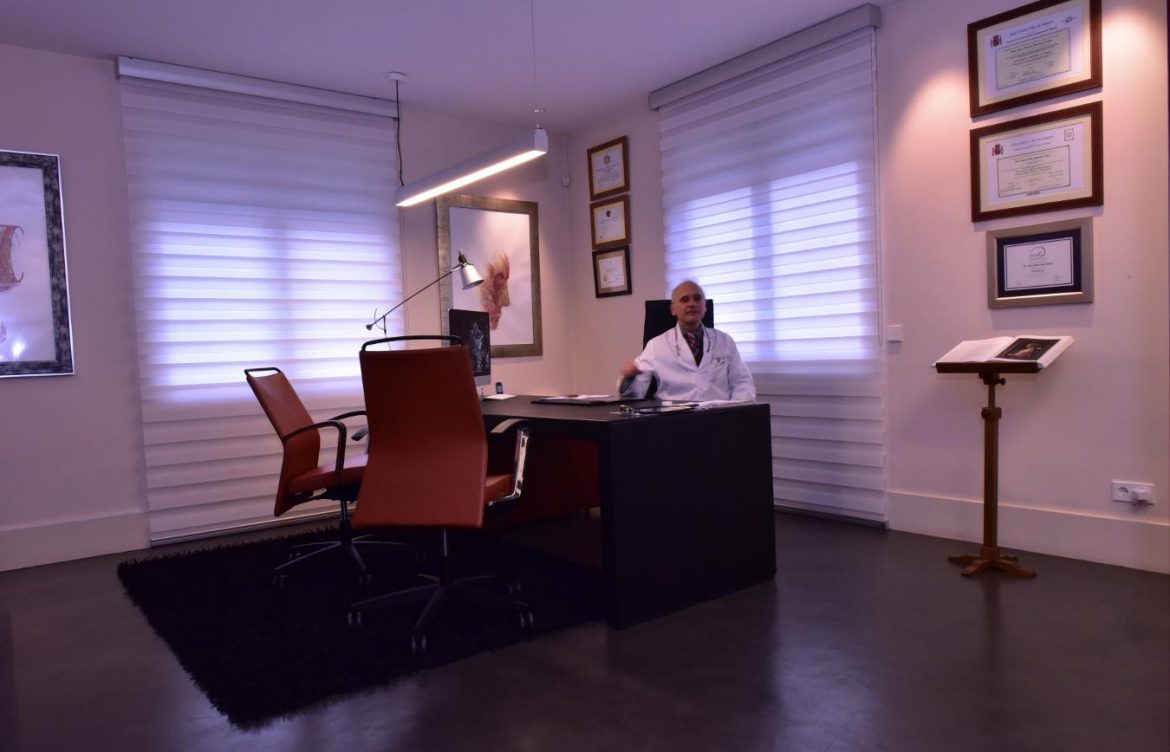 Despacho del Dr Juan Monreal · Consulta · Centro de Cirugía Estética en Madrid